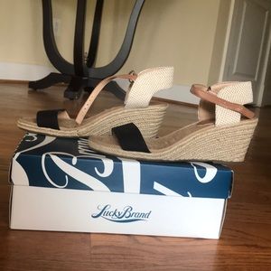 Lucky brand “black linen” size 7 sandal